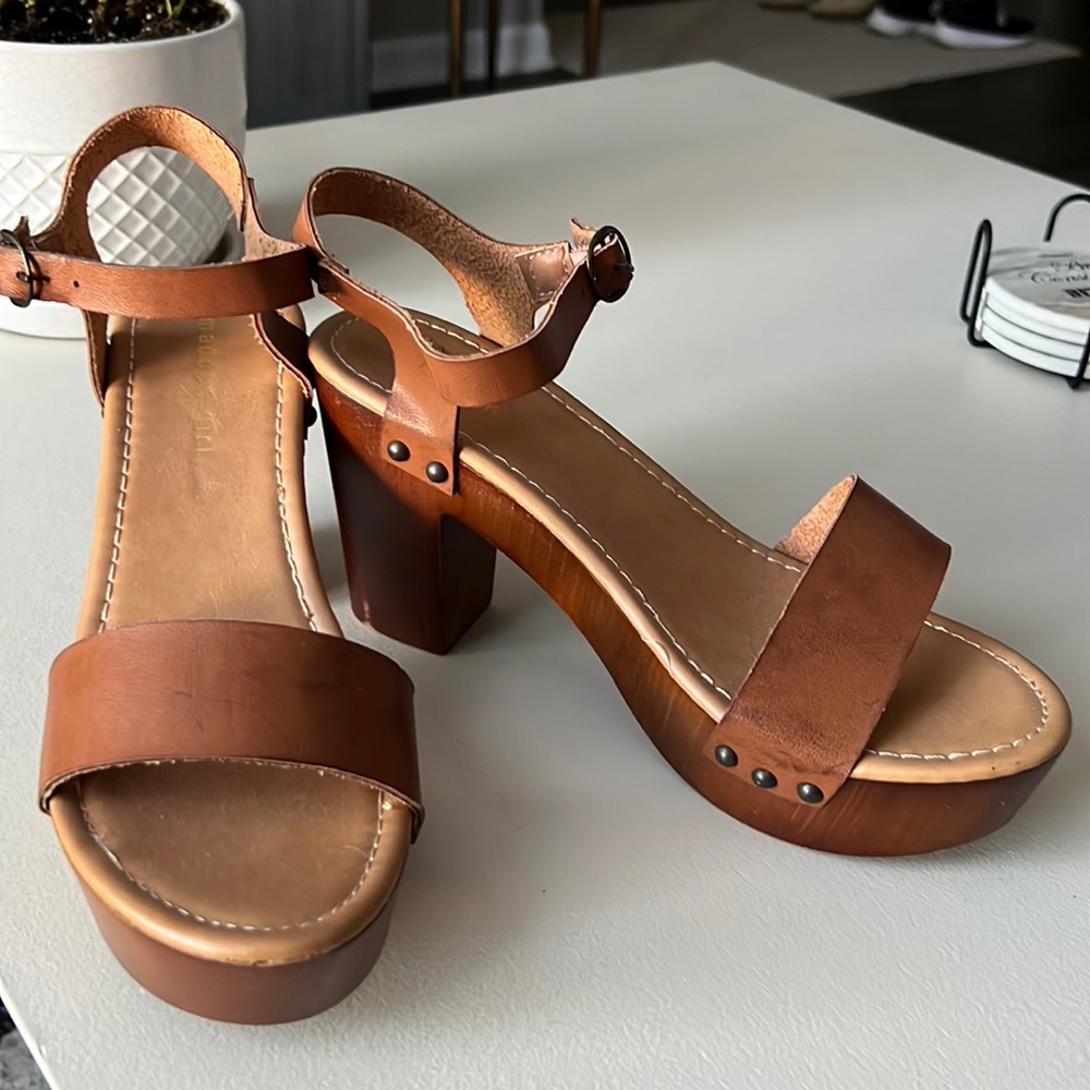 Lifft Sandal
